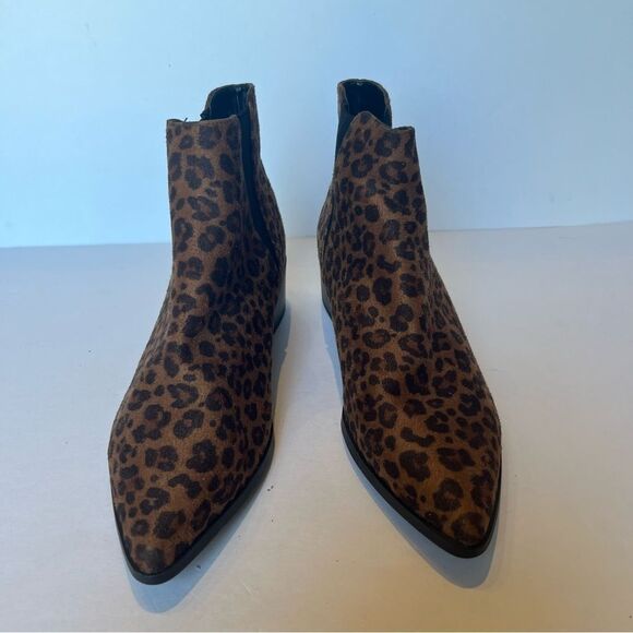 a.n.a. Women's Garwin Leopard Ankle Boot Brown Size 8.5M Memory Foam - Picture 2 of 9
